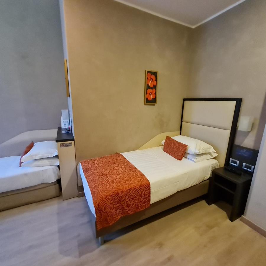 Hotel Piacenza Milano Esterno foto