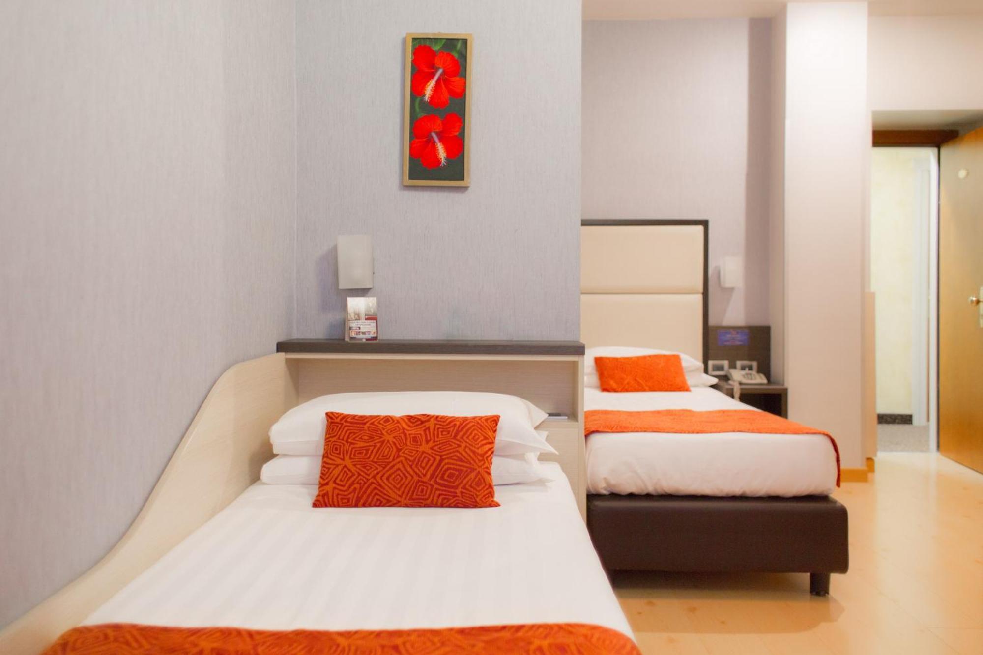 Hotel Piacenza Milano Esterno foto