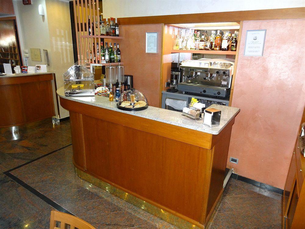 Hotel Piacenza Milano Esterno foto