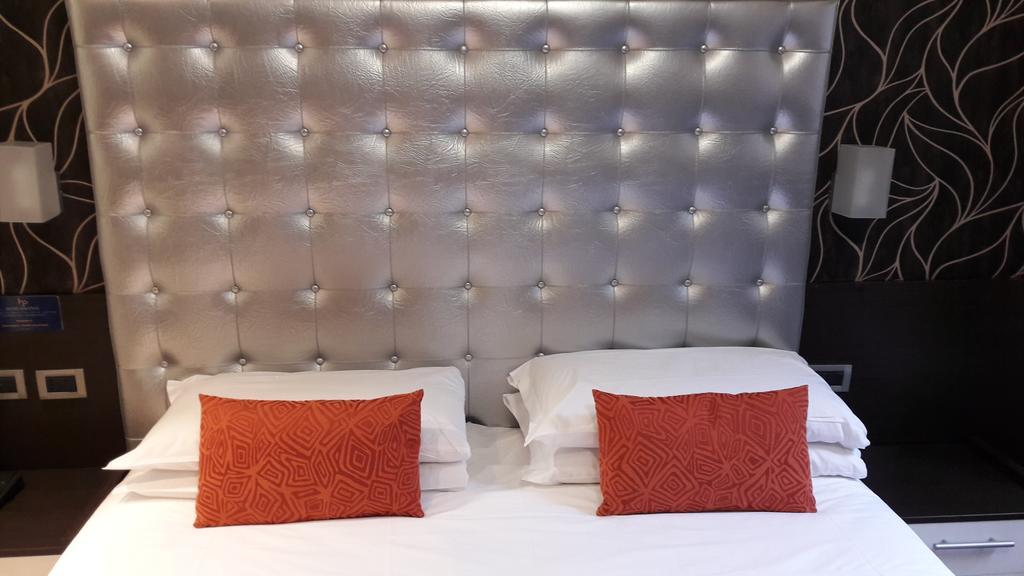 Hotel Piacenza Milano Esterno foto