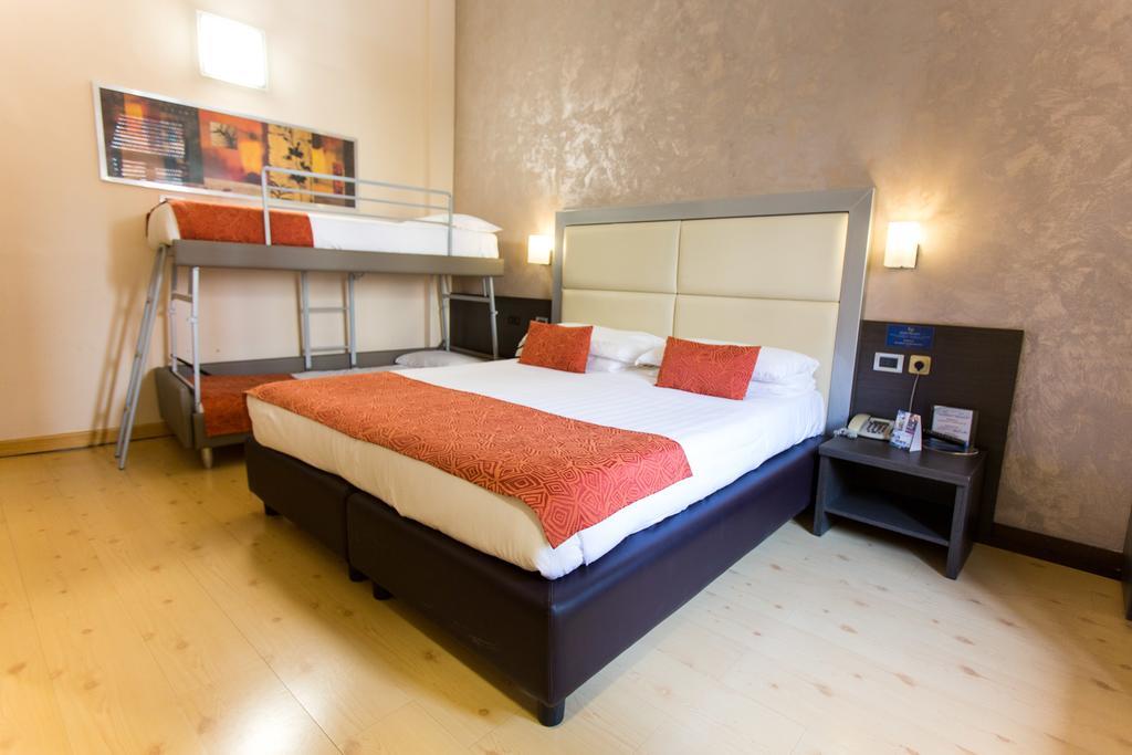 Hotel Piacenza Milano Esterno foto