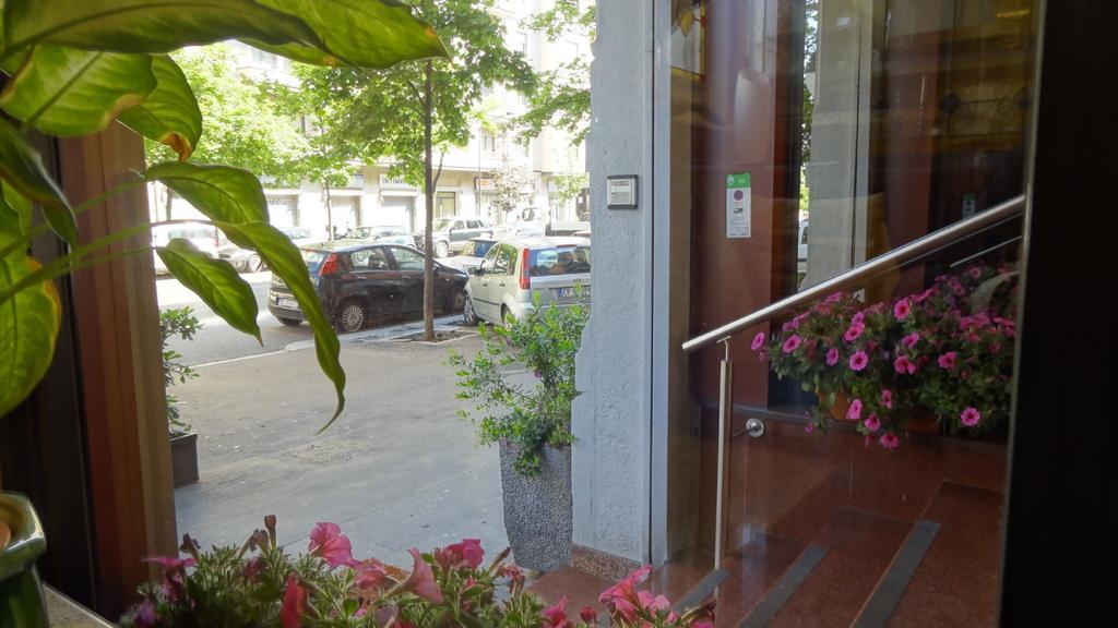 Hotel Piacenza Milano Esterno foto
