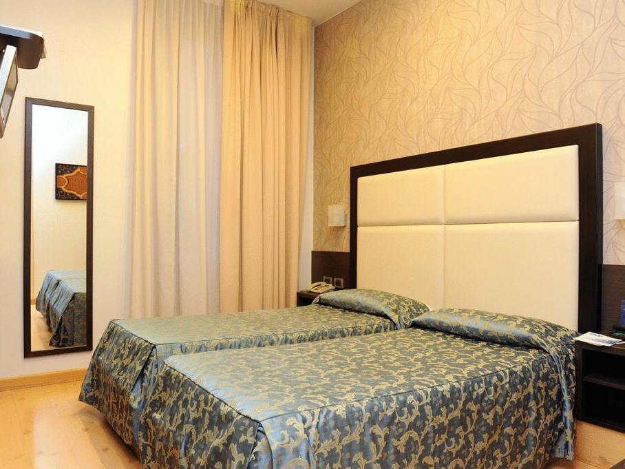 Hotel Piacenza Milano Esterno foto