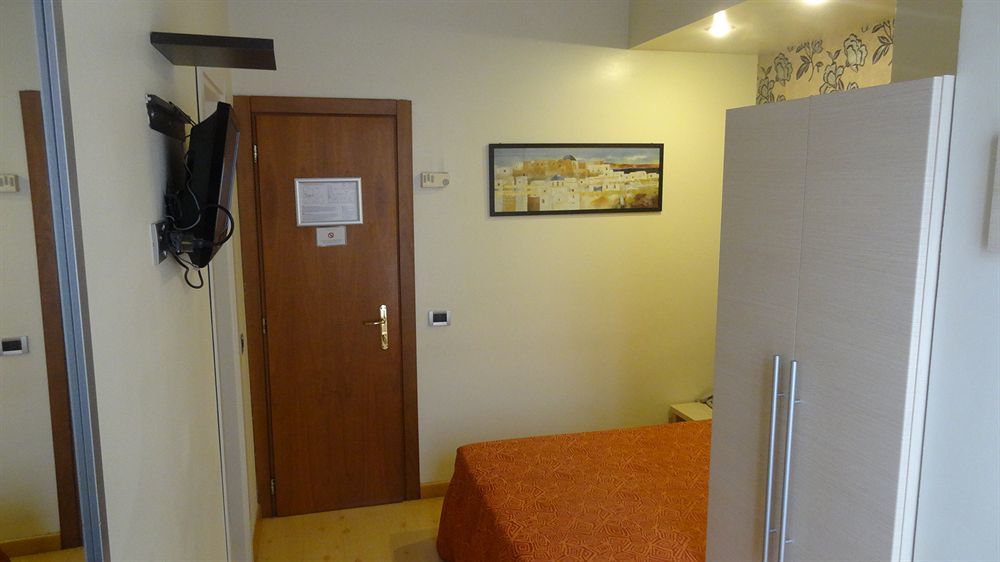 Hotel Piacenza Milano Esterno foto