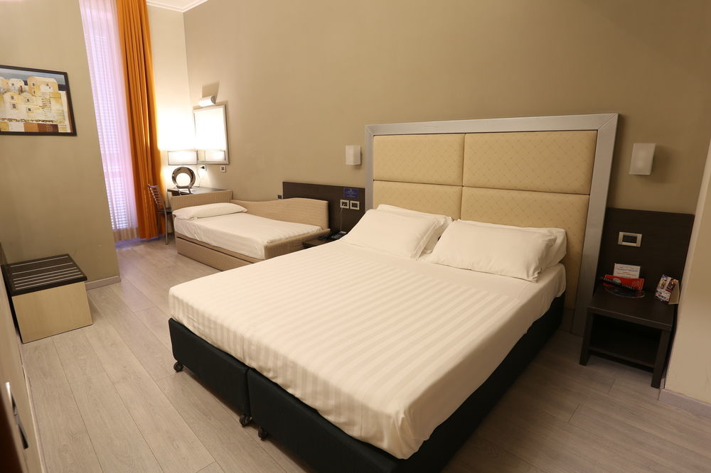 Hotel Piacenza Milano Esterno foto