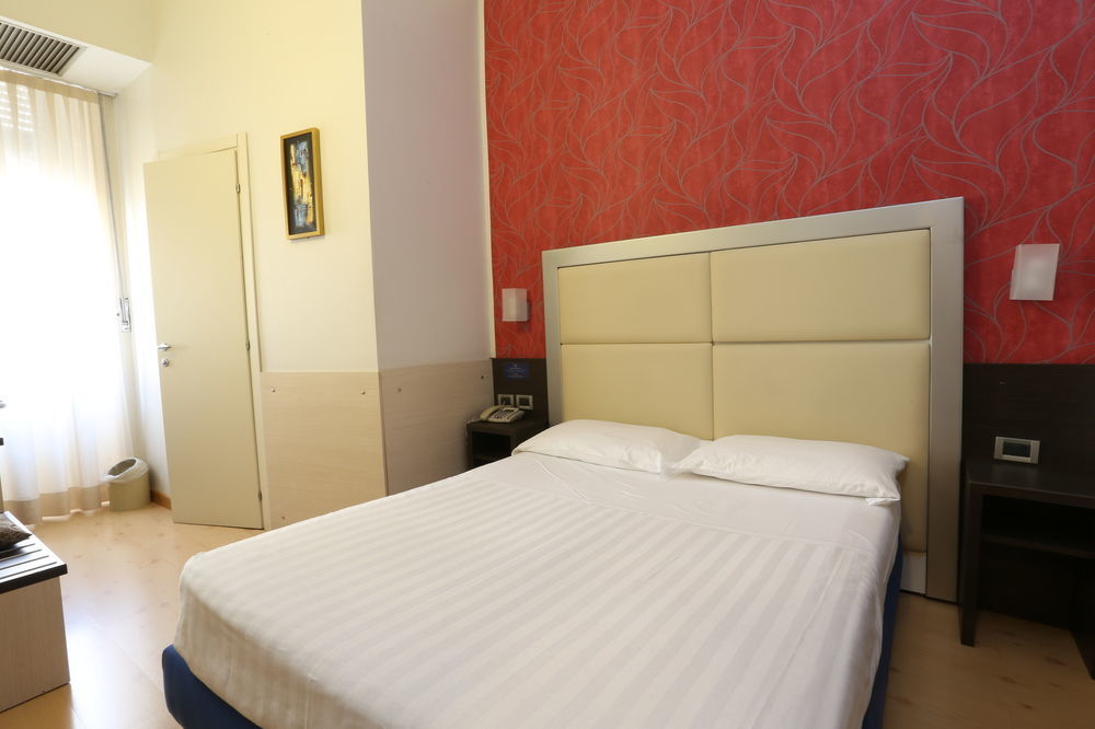 Hotel Piacenza Milano Esterno foto
