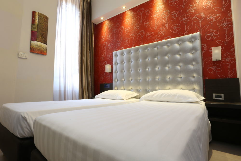 Hotel Piacenza Milano Esterno foto