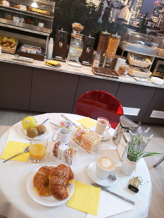 Hotel Piacenza Milano Esterno foto