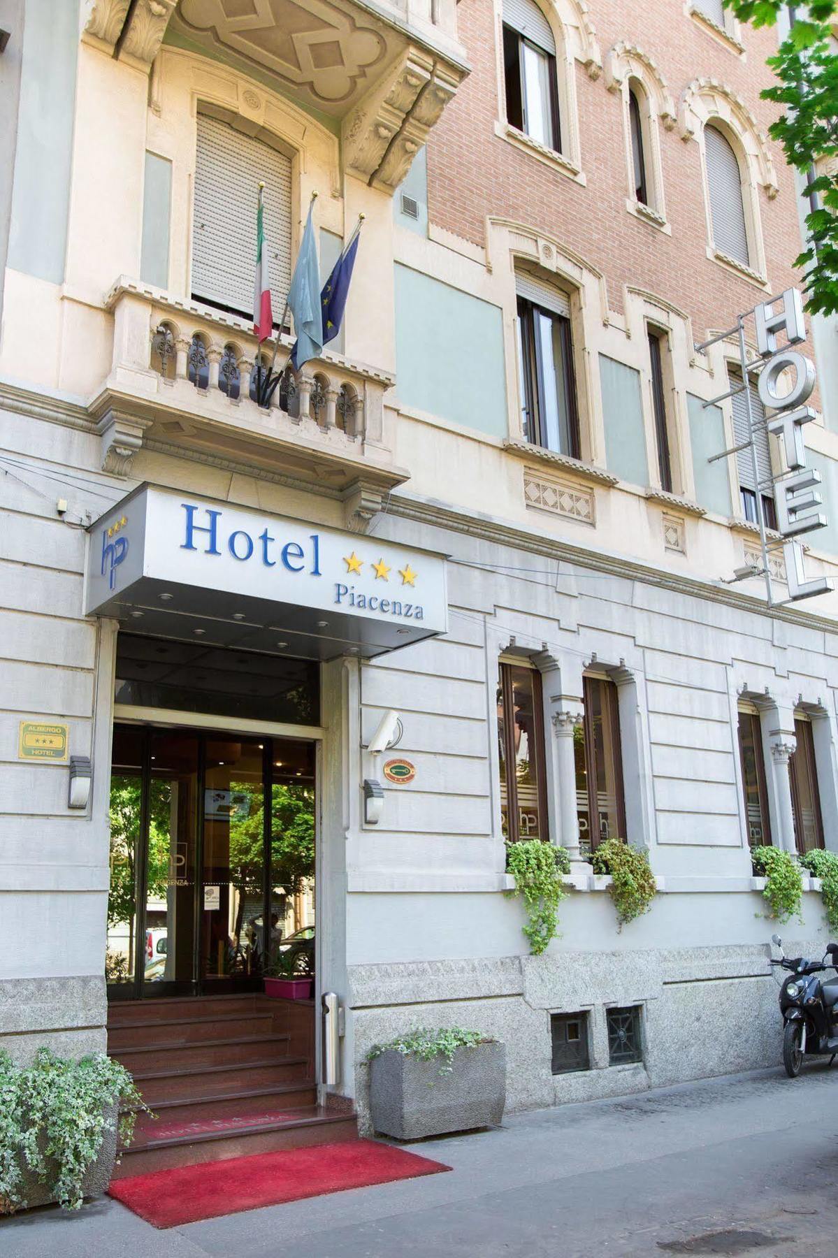 Hotel Piacenza Milano Esterno foto