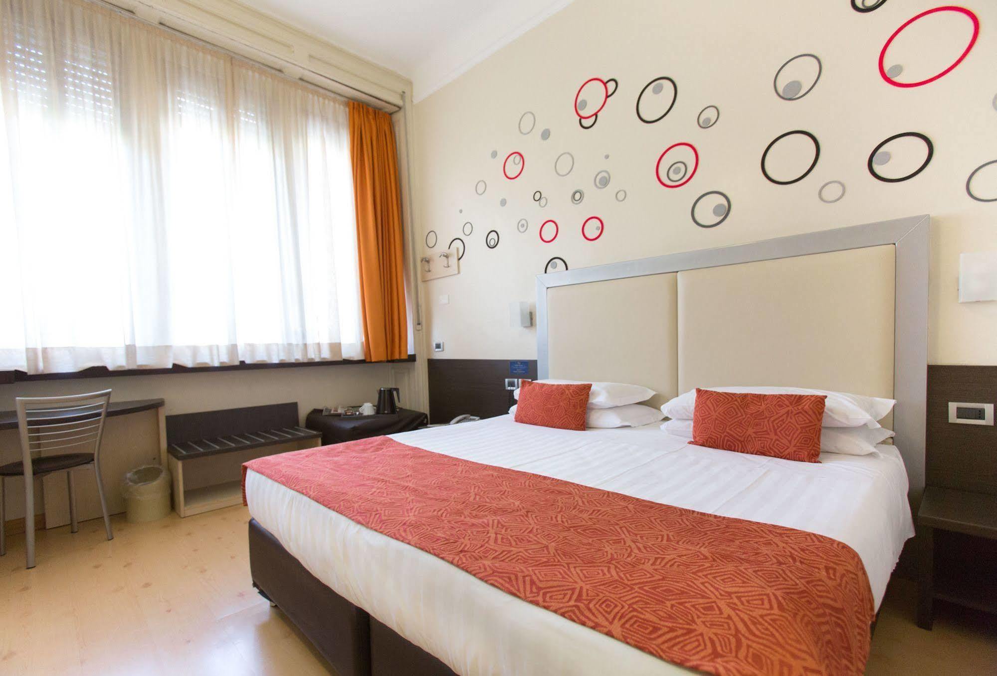 Hotel Piacenza Milano Esterno foto