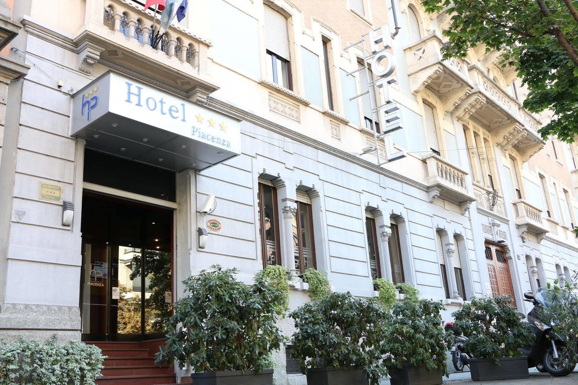 Hotel Piacenza Milano Esterno foto